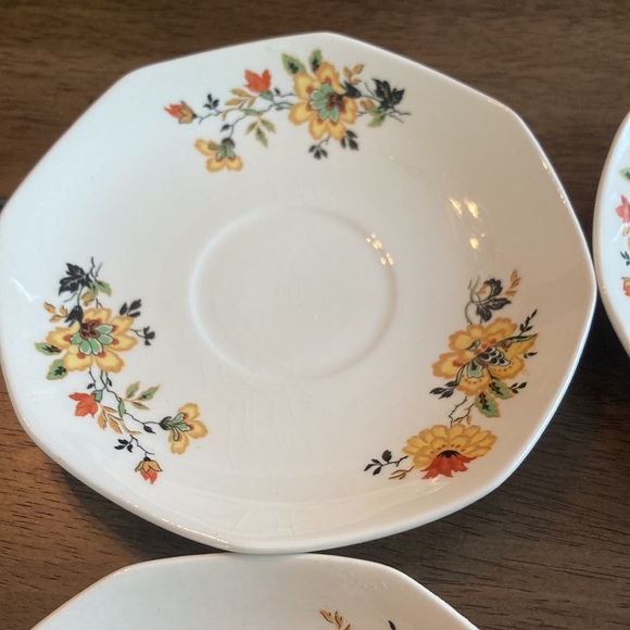 Gorgeous set of six octagonal vintage saucers from Homer Laughlin - Picture 10 of 17